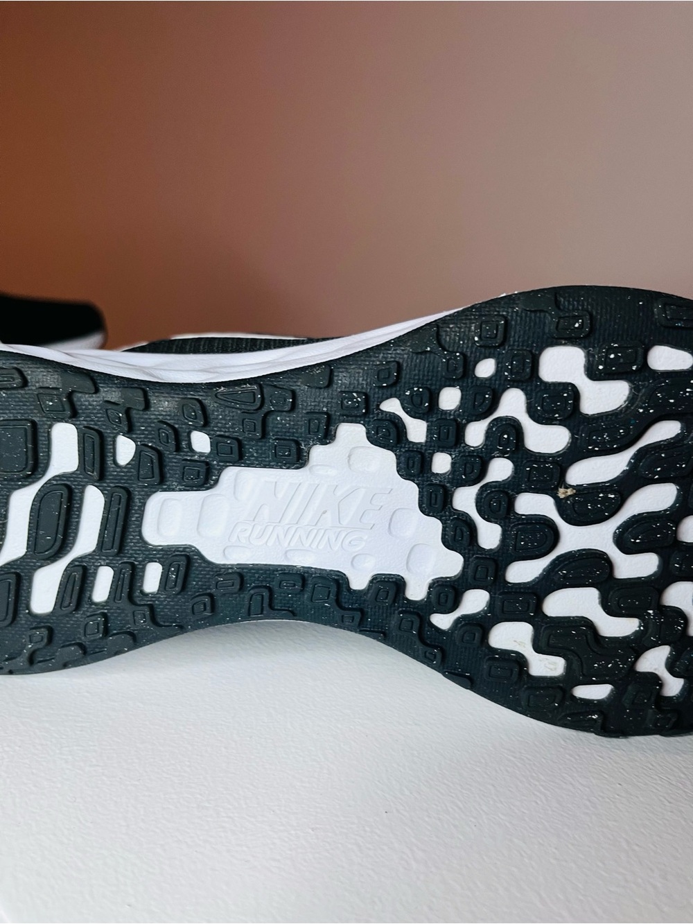 Nike Women’s Black and green Running Sneakers size 8 - Picture 7 of 11